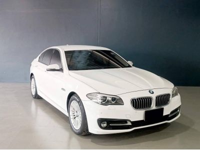 BMW 520i LUXURY LCI สีขาวเบาะสีน้ำตาลมอคค่าModel year 2014 รูปที่ 0